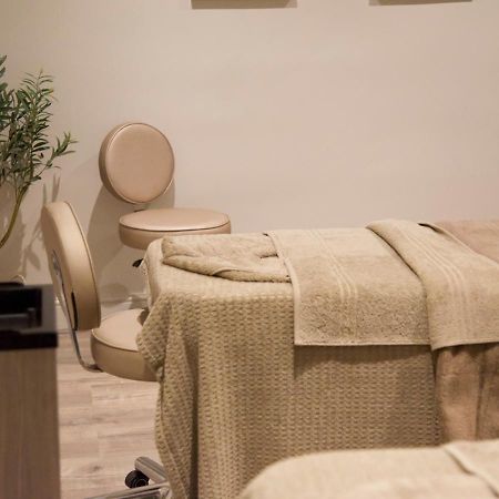 Hogs Back Hotel & Spa Nr Farnham Farnham  Bagian luar foto