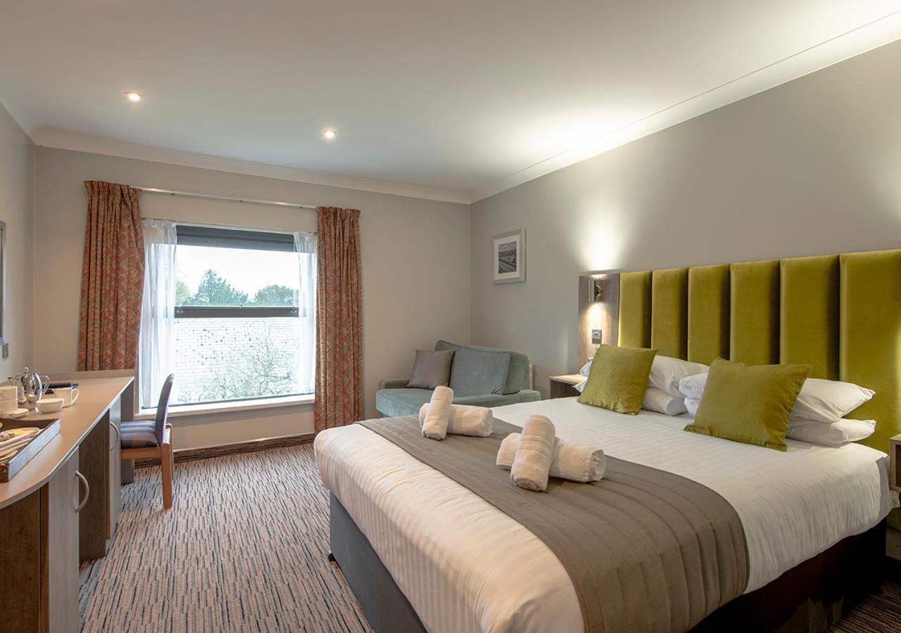 Hogs Back Hotel & Spa Nr Farnham Farnham  Bagian luar foto