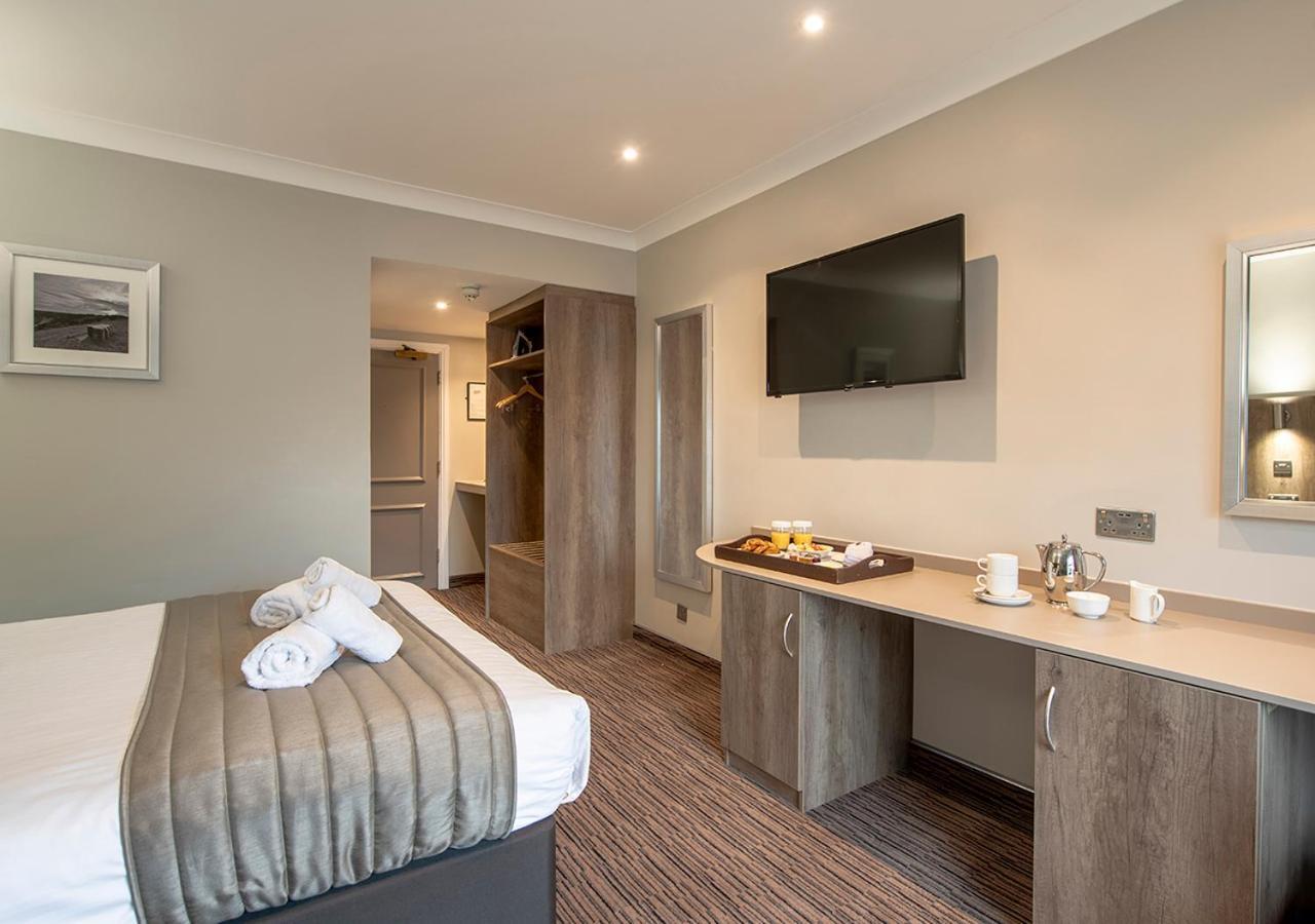 Hogs Back Hotel & Spa Nr Farnham Farnham  Bagian luar foto