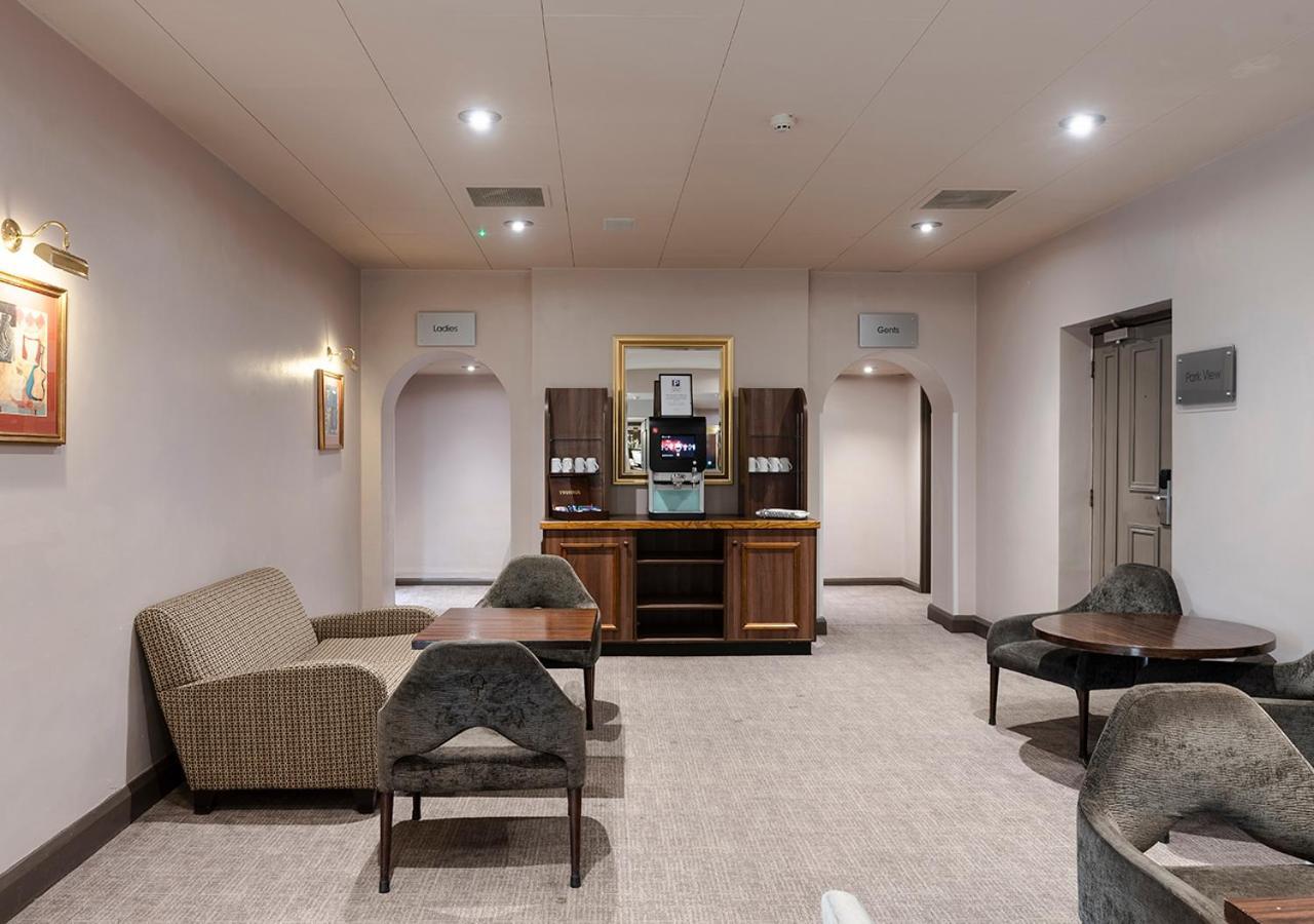 Hogs Back Hotel & Spa Nr Farnham Farnham  Bagian luar foto