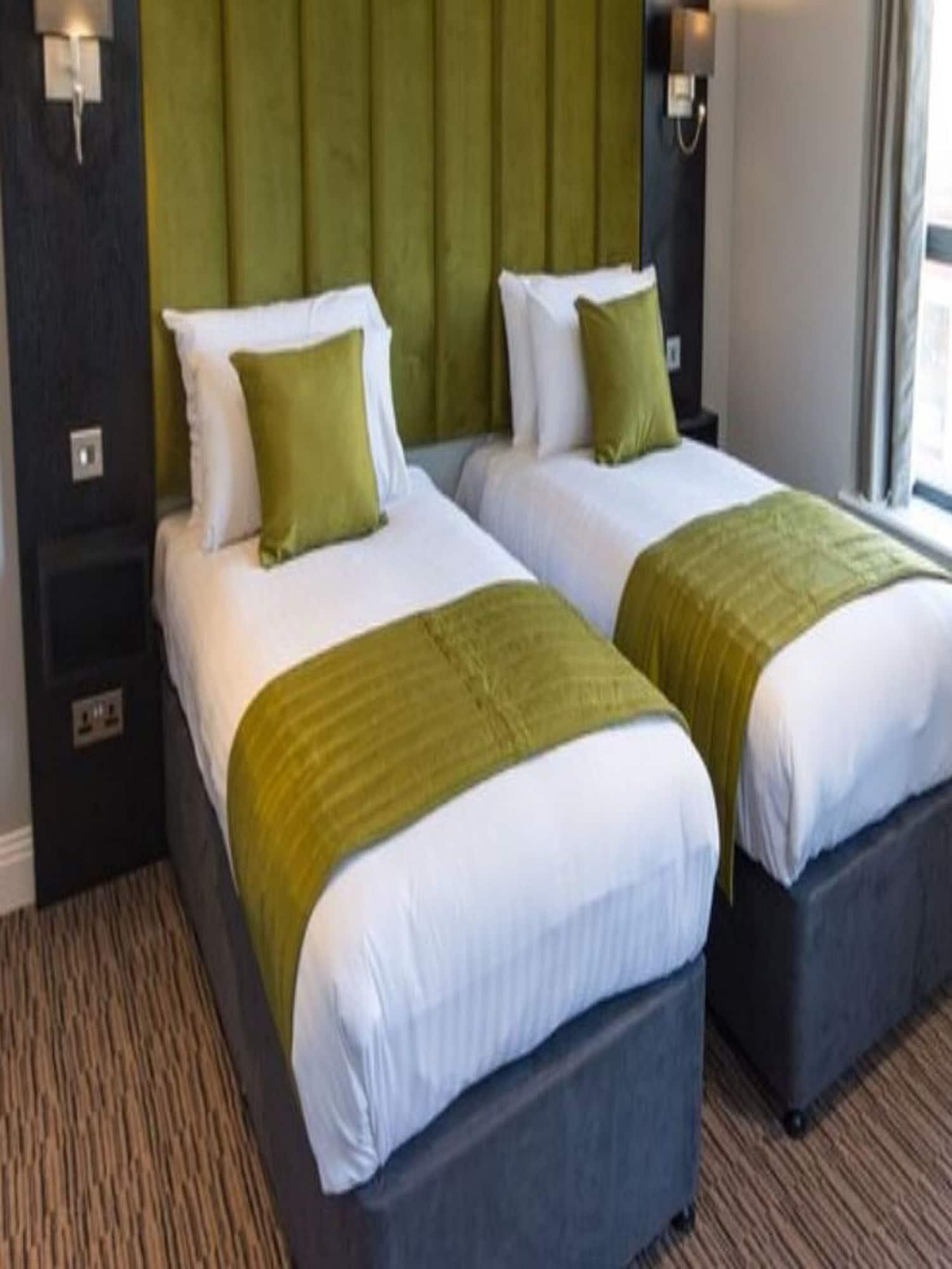Hogs Back Hotel & Spa Nr Farnham Farnham  Bagian luar foto