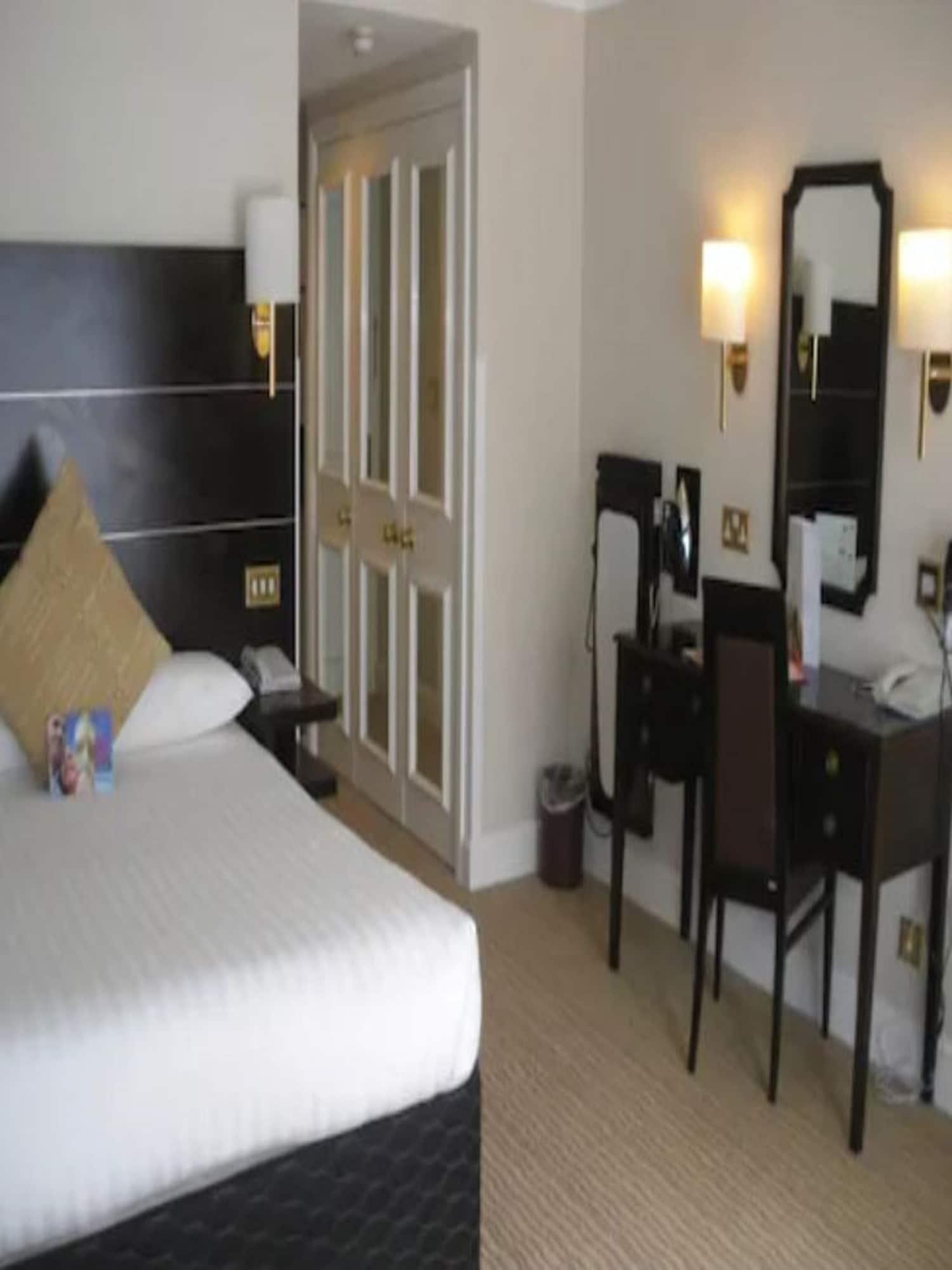 Hogs Back Hotel & Spa Nr Farnham Farnham  Bagian luar foto