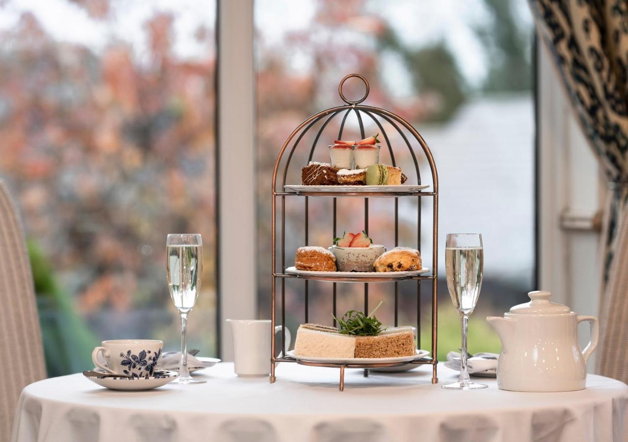Hogs Back Hotel & Spa Nr Farnham Farnham  Bagian luar foto