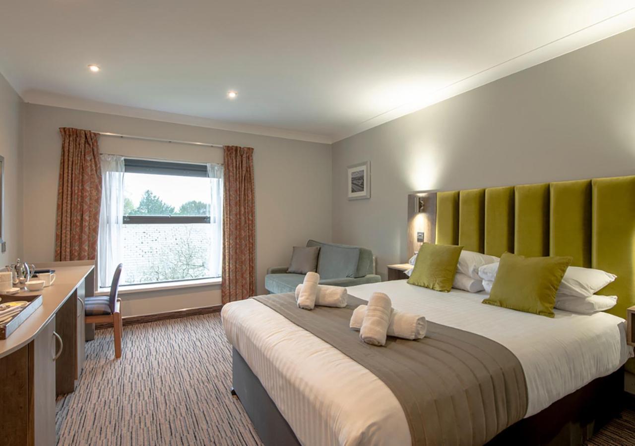 Hogs Back Hotel & Spa Nr Farnham Farnham  Bagian luar foto