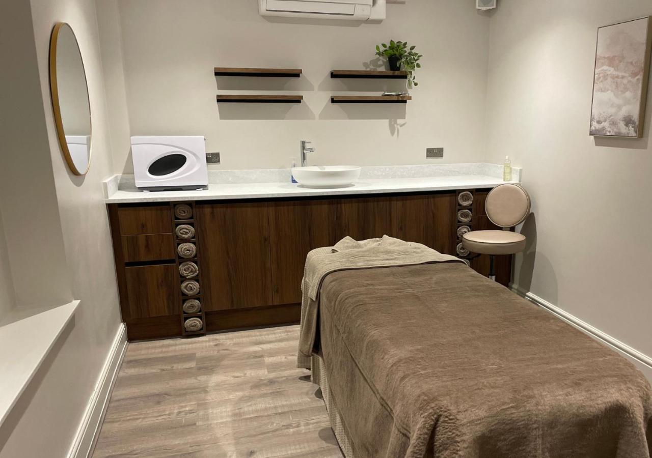 Hogs Back Hotel & Spa Nr Farnham Farnham  Bagian luar foto