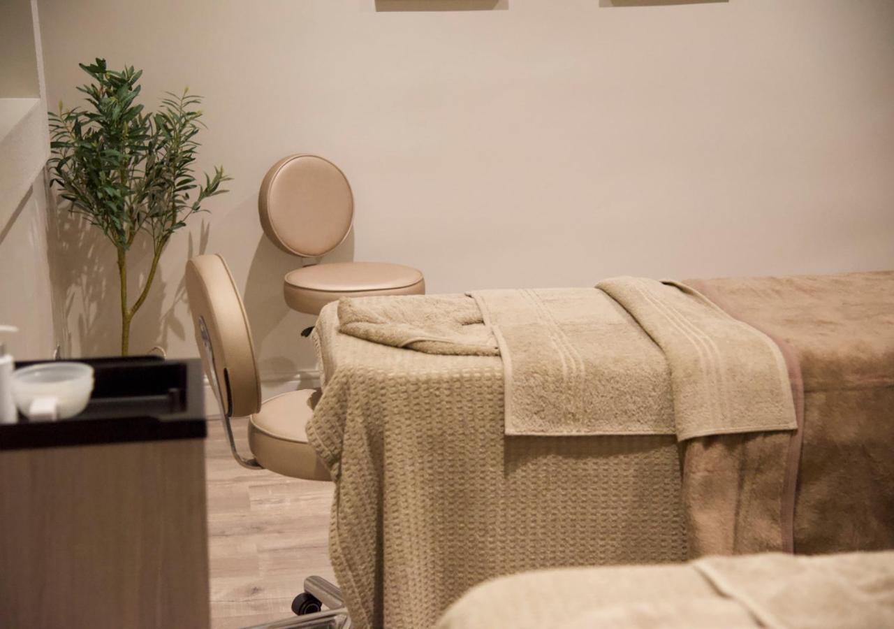 Hogs Back Hotel & Spa Nr Farnham Farnham  Bagian luar foto