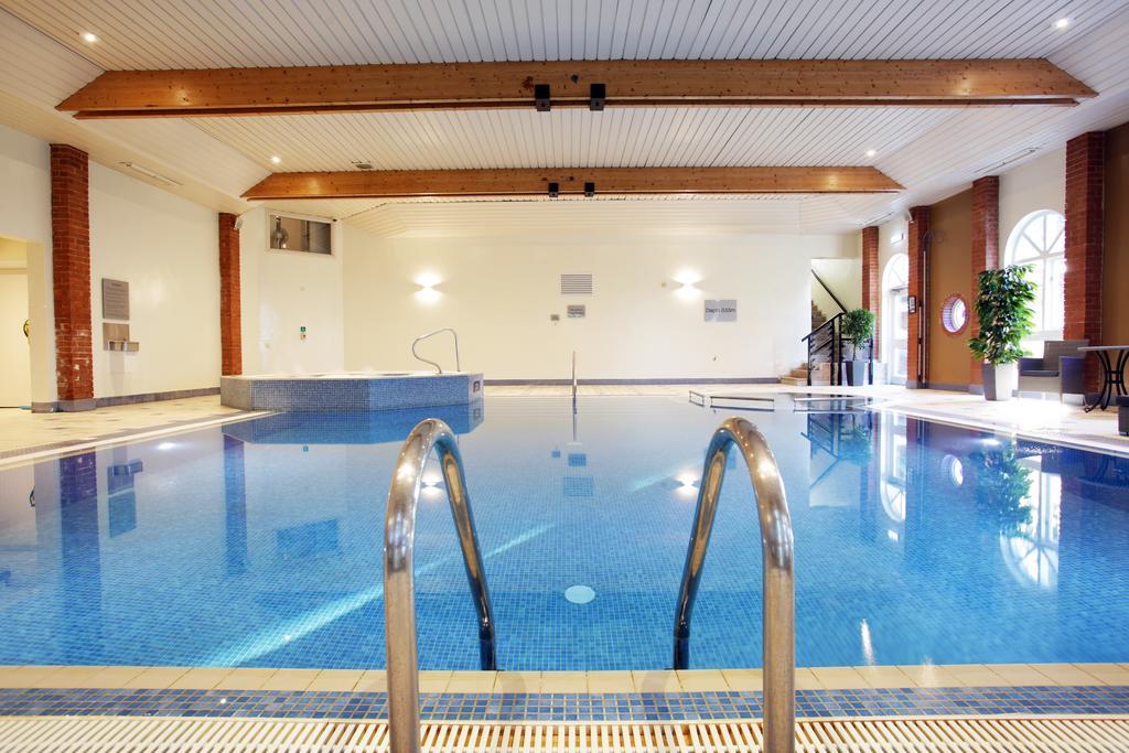 Hogs Back Hotel & Spa Nr Farnham Farnham  Bagian luar foto