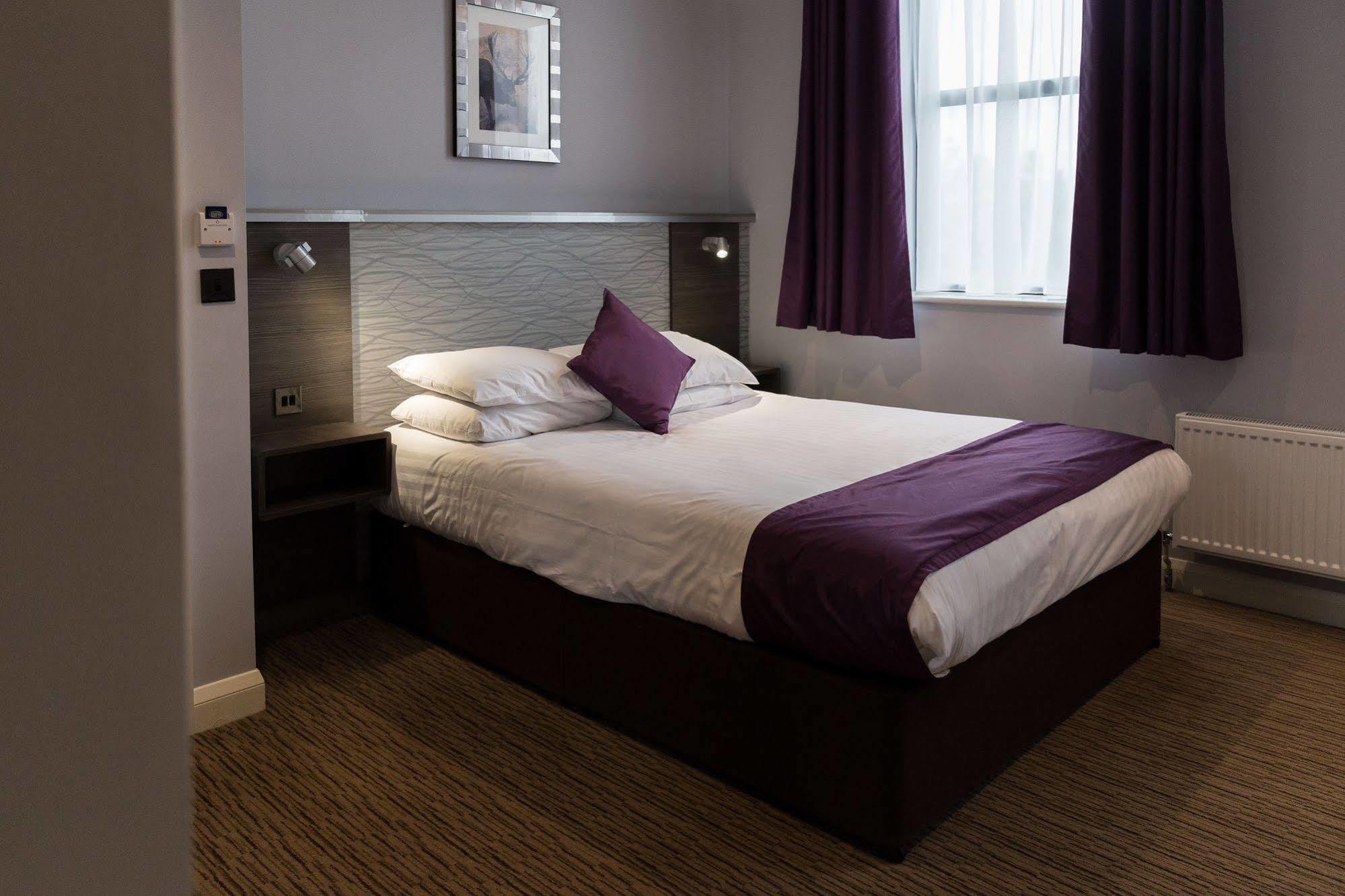 Hogs Back Hotel & Spa Nr Farnham Farnham  Bagian luar foto